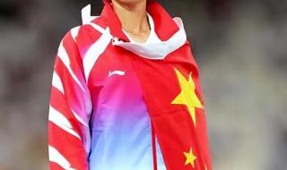 2004年雅典奥运会刘翔夺冠的意义 已经不仅限于中国了 甚至是代表了整个亚洲 2004雅典刘翔